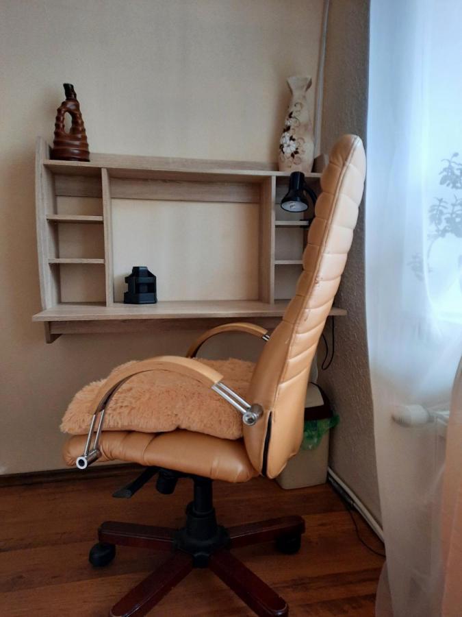 Apartment In The Historical City Center Chernivtsi Ngoại thất bức ảnh