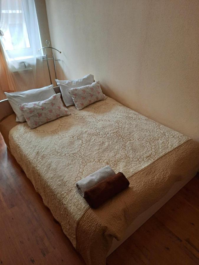 Apartment In The Historical City Center Chernivtsi Ngoại thất bức ảnh