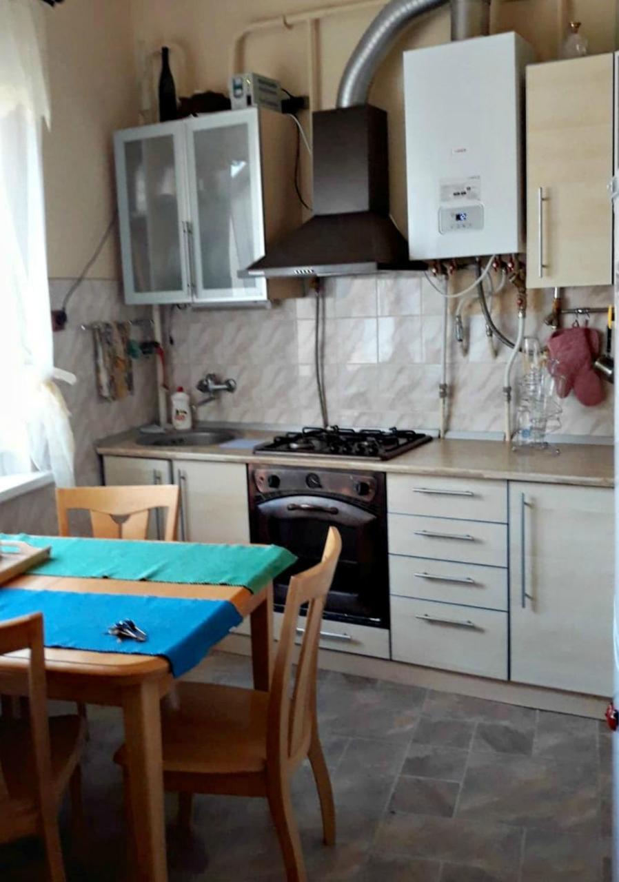 Apartment In The Historical City Center Chernivtsi Ngoại thất bức ảnh