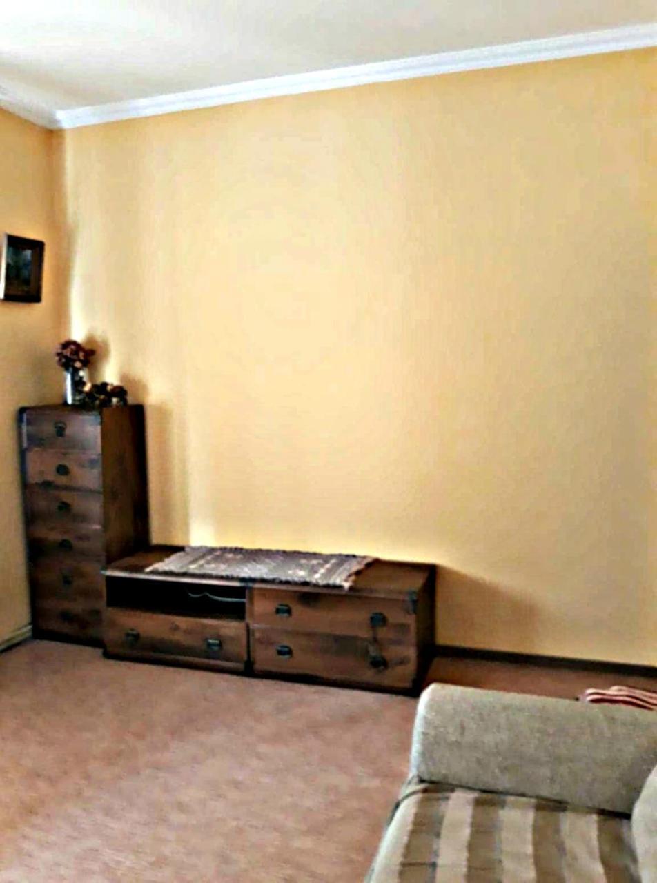 Apartment In The Historical City Center Chernivtsi Ngoại thất bức ảnh