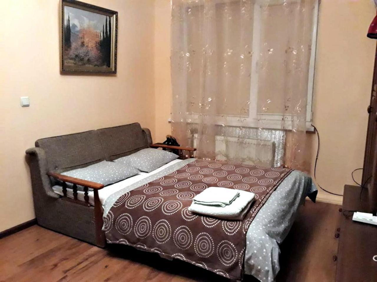 Apartment In The Historical City Center Chernivtsi Ngoại thất bức ảnh