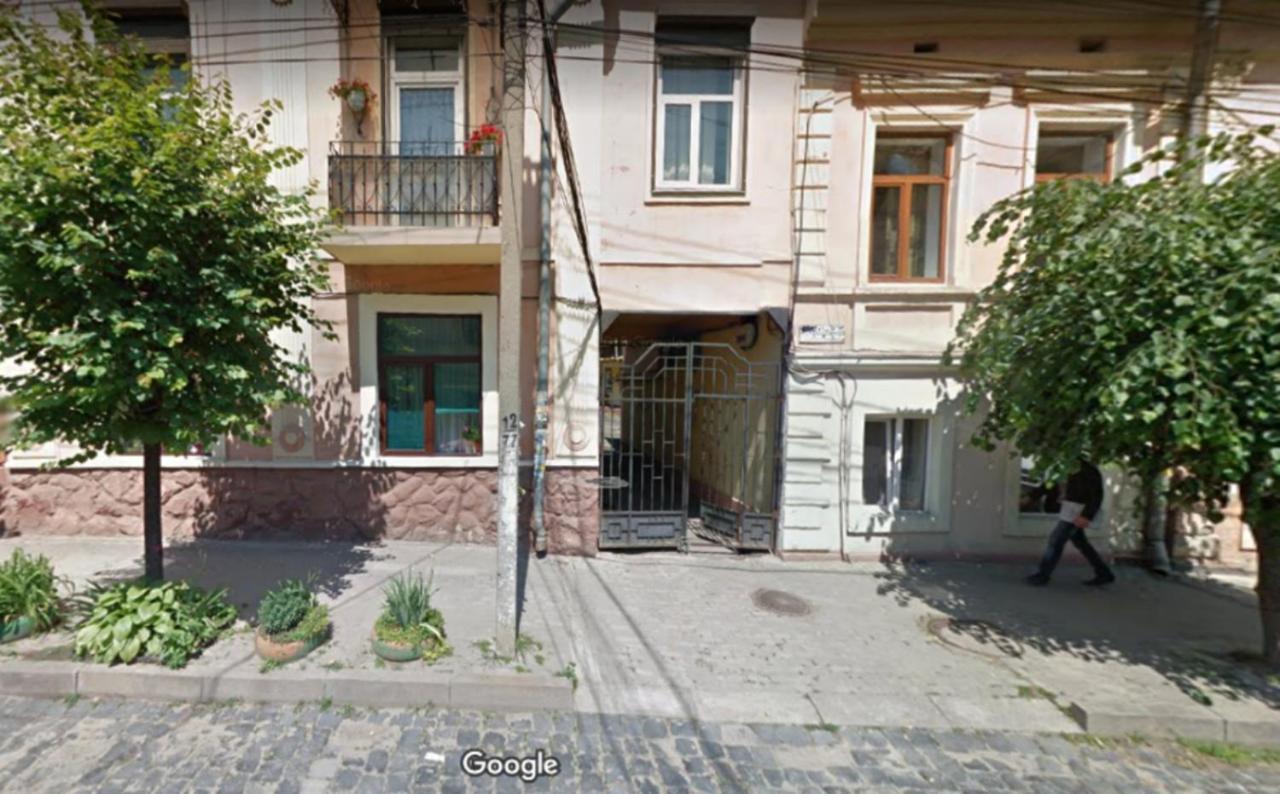 Apartment In The Historical City Center Chernivtsi Ngoại thất bức ảnh