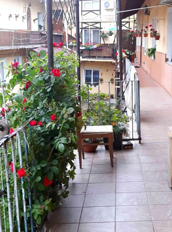 Apartment In The Historical City Center Chernivtsi Ngoại thất bức ảnh